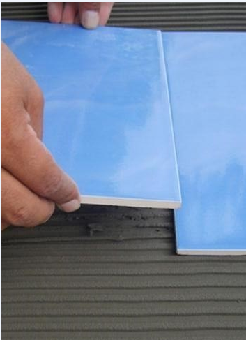 朋友裝修的時(shí)候，墻磚不到一年就開始脫落了，值得你學(xué)習(xí)一下